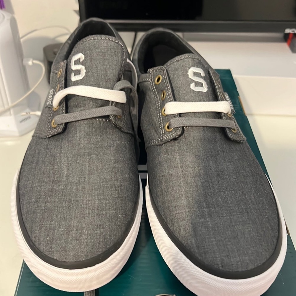 State skating shoes